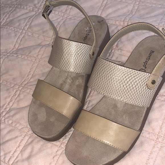 Barestraps•Women’s 8W snake print sandals - Picture 1 of 5